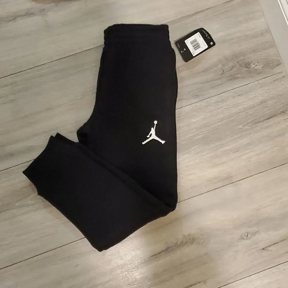 Boys Jordan blue pull over hoodie & Jordan black sweatpant joggers sz sm…